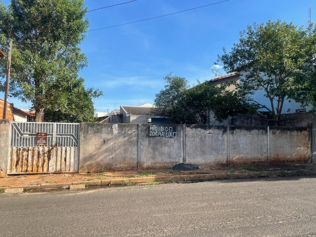 Terreno no centro com 15,00 m de testada.