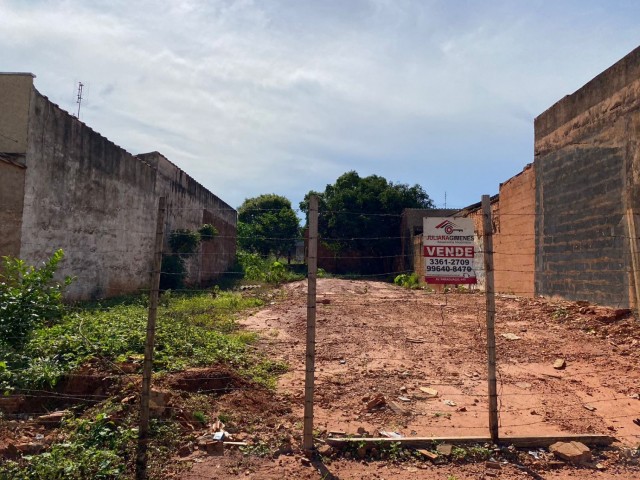 Terreno medindo 250,00m², Jardim das Oliveiras