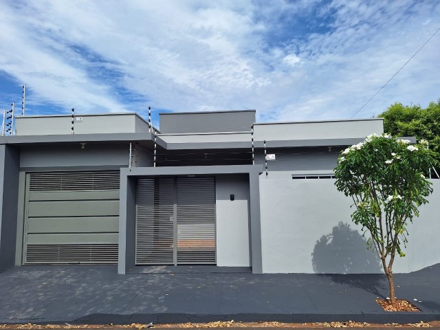 IMÓVEL NO CENTRO - 02 DORMITÓRIOS (01 SUÍTE) + 02 GARAGENS