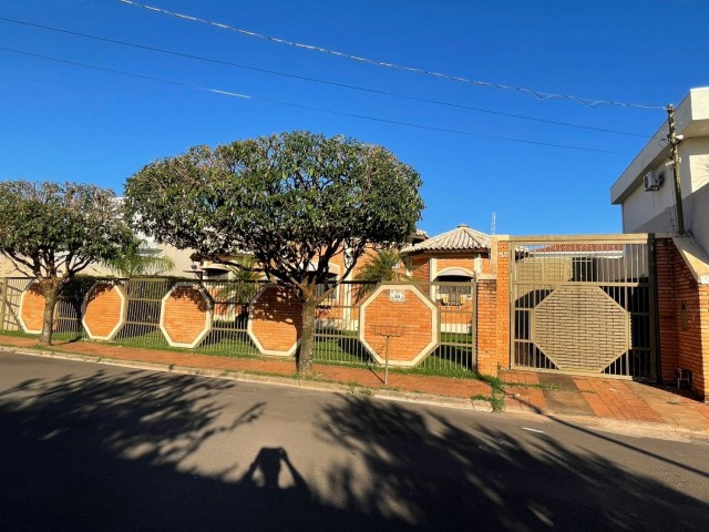 Residência com 04 suítes.
